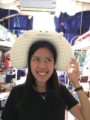 #2)  戴一個(gè)別人意想不到的“帽子”拍照 #