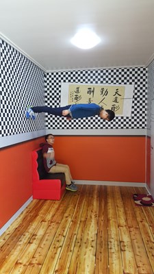 #來一張讓你看上去好像有超能力的照片#飛檐走壁