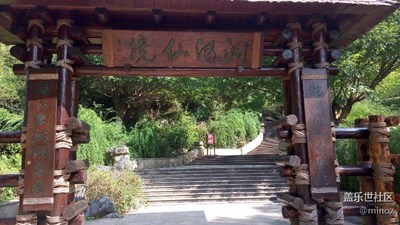 神奇瑰麗地下河