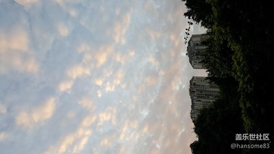 舉頭紅日近，回首白云低。