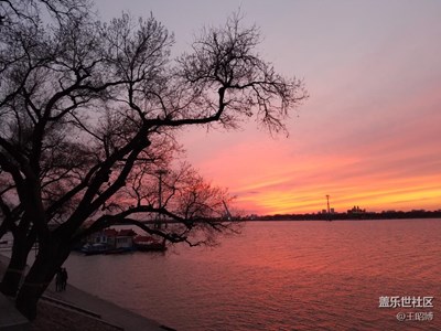 松花江畔的晚霞，也許是回憶。王昭博