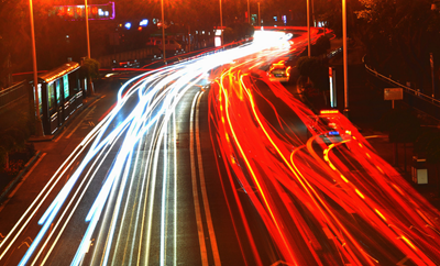 都市車流光影線條