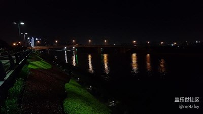 黑夜給了我黑色的眼睛  我卻用它尋找光明