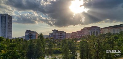 穿透云層的陽光