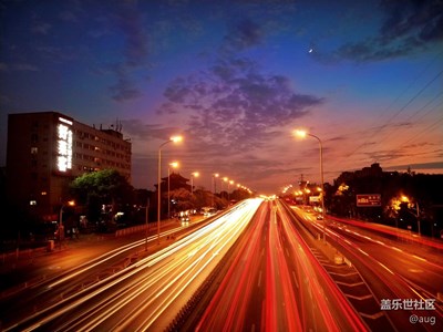 S7 edge  雨后初晴 行路匆匆 曉風(fēng)殘?jiān)?古樹(shù)紅墻