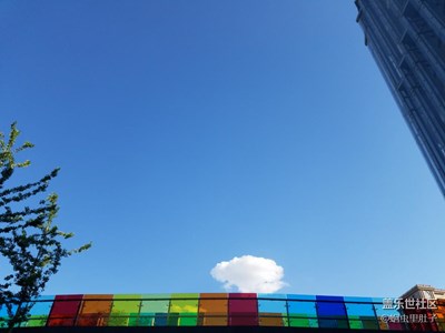 難得一見的藍(lán)天加白云