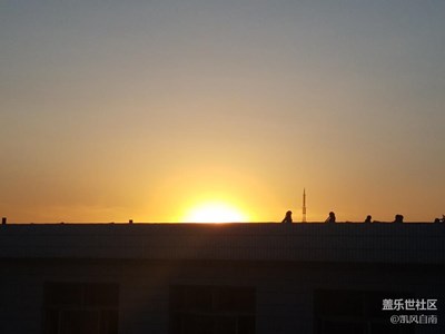 【可愛(ài)的它】  在學(xué)校   美麗的晚霞