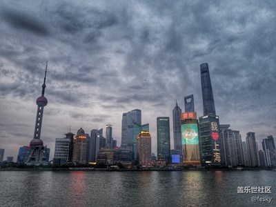   手持S7E，夜游上海灘！