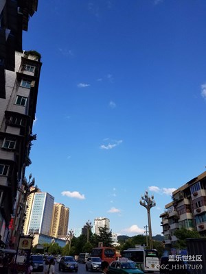 好藍(lán)的天，好美