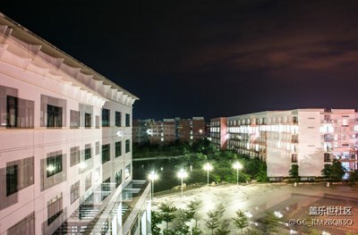 風(fēng)在吹，云在飄。