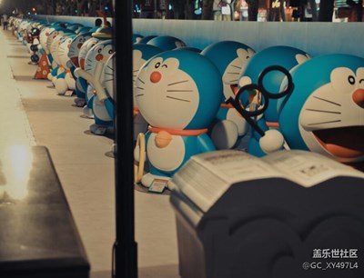 看到了一群藍(lán)胖子