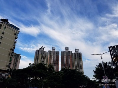 樓頂上的風(fēng)景，一眼看過都是藍(lán)天