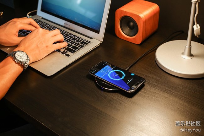 s7edge無線充電慢？因?yàn)樽藙?shì)不對(duì)！兩步開啟s7edge無線快充