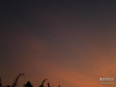 月兒彎彎 太陽火紅