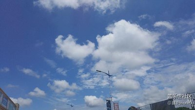 難得的藍(lán)天白云