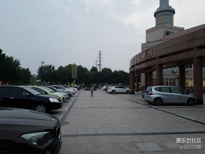 兒子練滑板掌握平衡