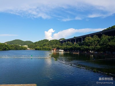 【攝影】無意間，發(fā)現(xiàn)一瓢深藍(lán)色的湖水