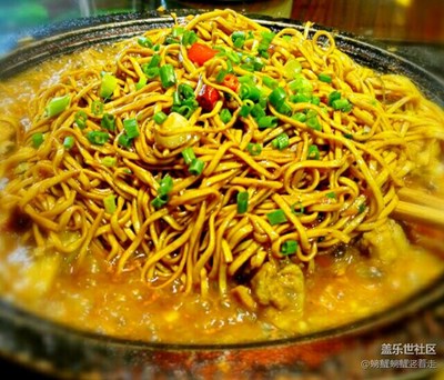 吃面(￣ ii ￣;) 吸溜(￣＂￣;)