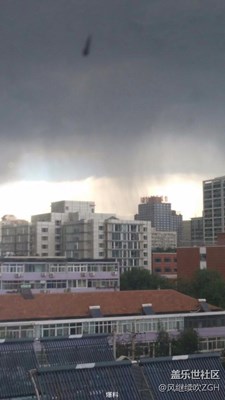暴雨來臨前的北京天空