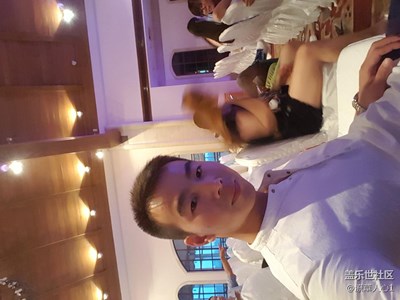 玩完，吃完，開(kāi)始晚會(huì)了