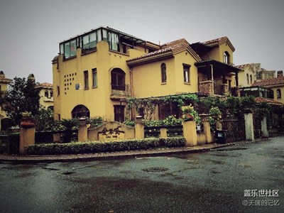 雨后的小區(qū)