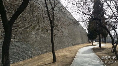 秋天的山，樹，城墻