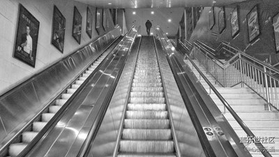 【黑白影像】+北京+最后一班地鐵