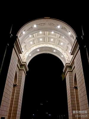 有些盧浮宮味道的拱形門