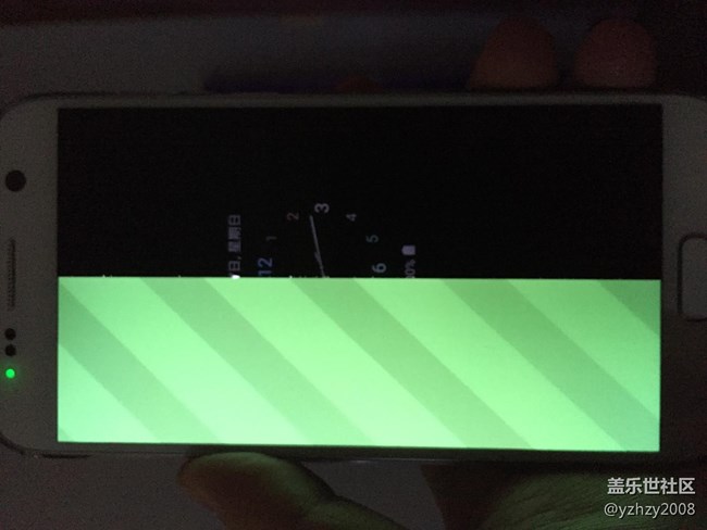 屏幕成這樣了，請(qǐng)問(wèn)是怎么回事？