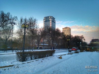 手機(jī)街頭拾貝