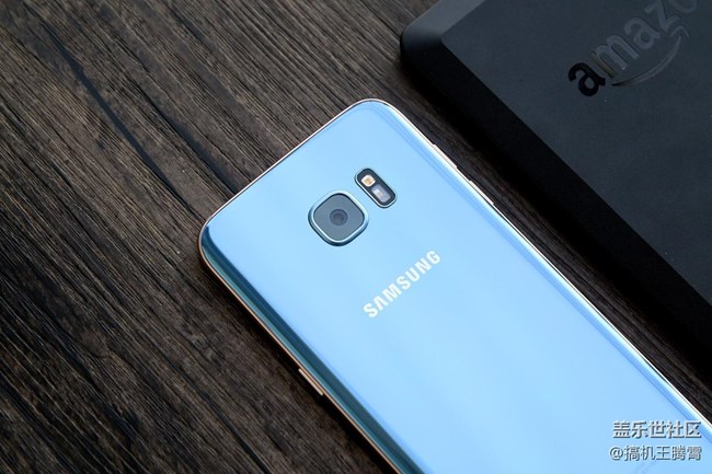 再度續(xù)寫曲面?zhèn)髌妫汉魉{版三星Galaxy S7 edge驚艷四射