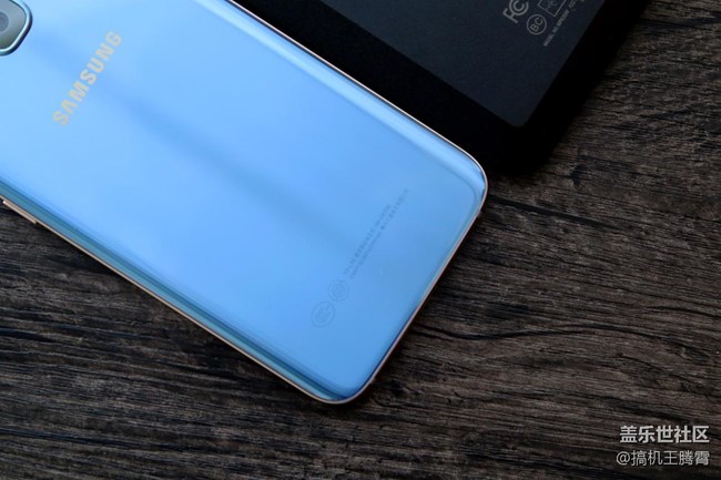 再度續(xù)寫曲面?zhèn)髌?，珊瑚藍版三星Galaxy S7 edge驚艷四射