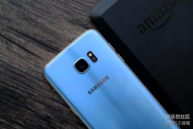 再度續(xù)寫曲面?zhèn)髌?，珊瑚藍版三星Galaxy S7 edge驚艷四射