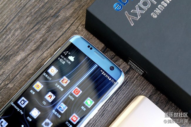 再度續(xù)寫曲面?zhèn)髌?，珊瑚藍版三星Galaxy S7 edge驚艷四射