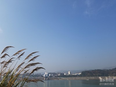 江邊的風(fēng)景