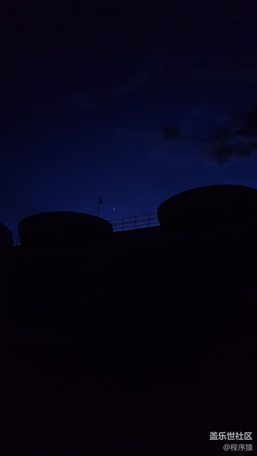 夜幕降臨，西有金星