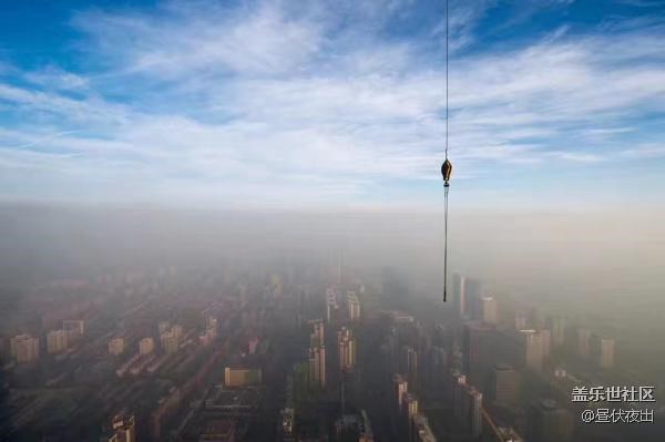 在北京第一高樓中國(guó)尊上看藍(lán)天和霧霾的分界線