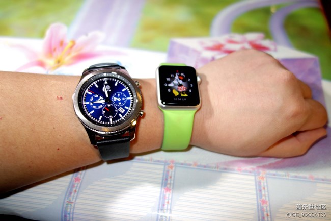 【用科技智造時(shí)間】Gear S3上手試玩及與Apple Watch對(duì)比 【用科技智造時(shí)間】Gear S3上手試玩及與Apple Watch對(duì)比