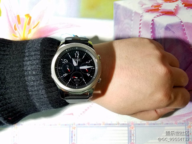 【用科技智造時(shí)間】Gear S3上手試玩及與Apple Watch對(duì)比 【用科技智造時(shí)間】Gear S3上手試玩及與Apple Watch對(duì)比