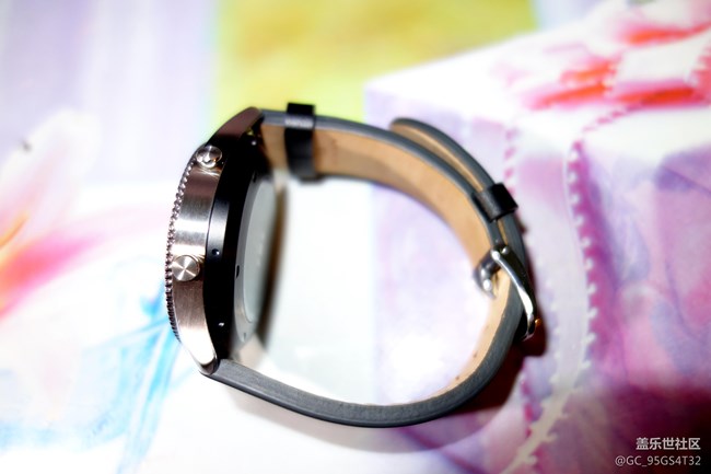 【用科技智造時(shí)間】Gear S3上手試玩及與Apple Watch對(duì)比 【用科技智造時(shí)間】Gear S3上手試玩及與Apple Watch對(duì)比