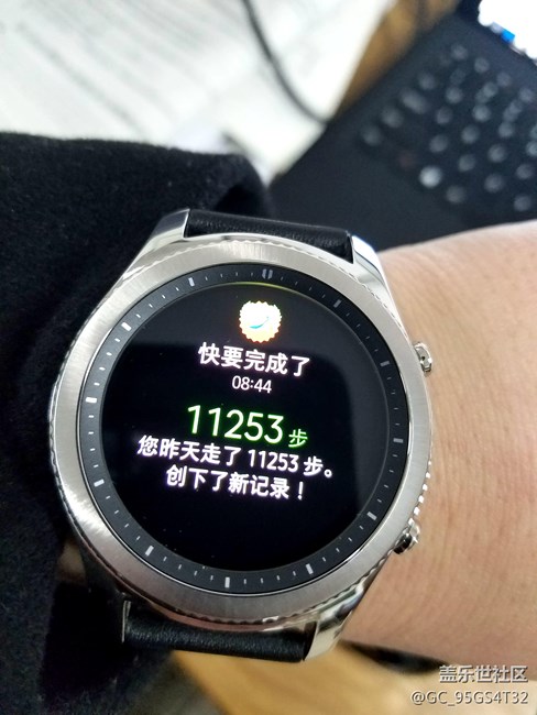 【用科技智造時(shí)間】Gear S3上手試玩及與Apple Watch對(duì)比 【用科技智造時(shí)間】Gear S3上手試玩及與Apple Watch對(duì)比