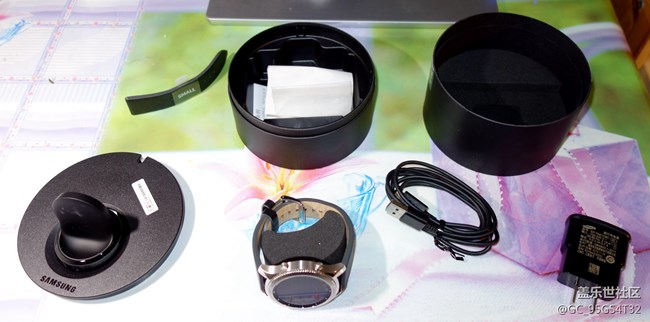 【用科技智造時(shí)間】Gear S3上手試玩及與Apple Watch對(duì)比 【用科技智造時(shí)間】Gear S3上手試玩及與Apple Watch對(duì)比