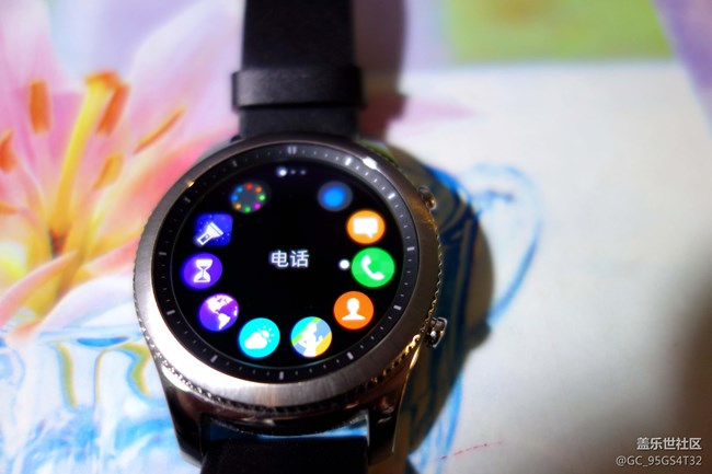 【用科技智造時(shí)間】Gear S3上手試玩及與Apple Watch對(duì)比 【用科技智造時(shí)間】Gear S3上手試玩及與Apple Watch對(duì)比