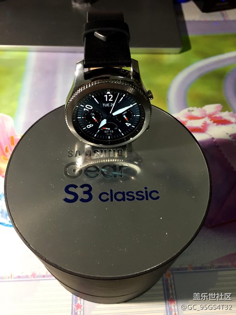 【用科技智造時(shí)間】Gear S3上手試玩及與Apple Watch對(duì)比 【用科技智造時(shí)間】Gear S3上手試玩及與Apple Watch對(duì)比