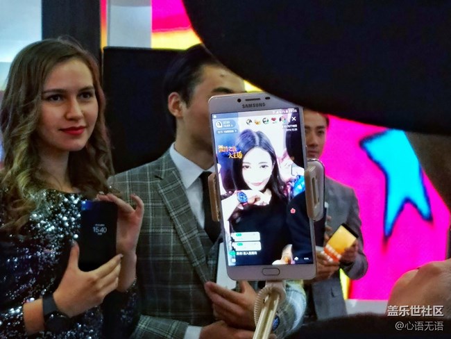 這個(gè)圣誕去王府井和Gear S3親密接觸