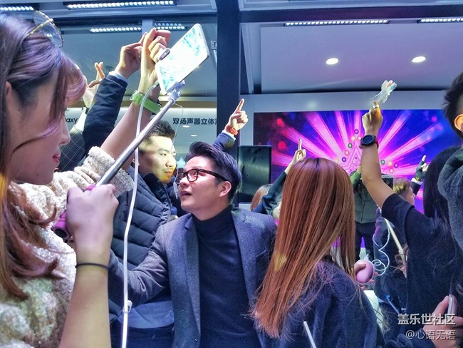 這個(gè)圣誕去王府井和Gear S3親密接觸