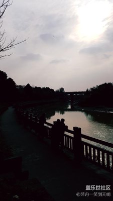 成都，午后太陽(yáng)下人們