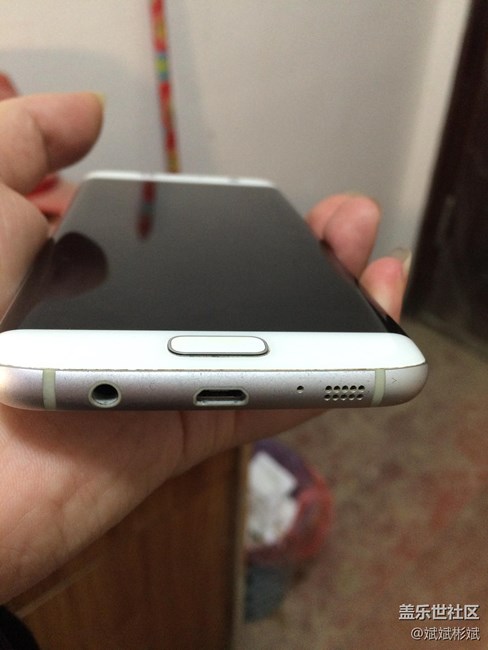 用了九個(gè)月的s7e，邊框已經(jīng)撞得慘不忍睹，有比這還慘的嗎