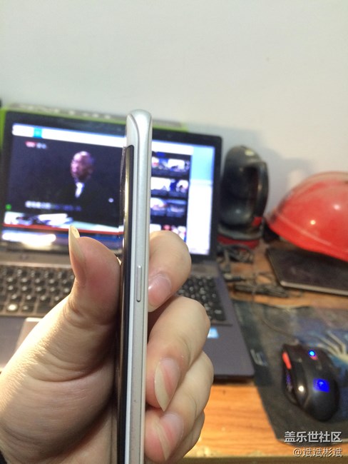 用了九個(gè)月的s7e，邊框已經(jīng)撞得慘不忍睹，有比這還慘的嗎