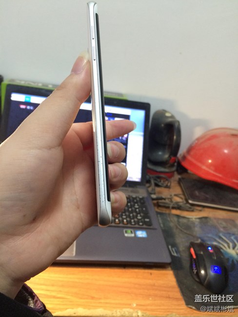 用了九個(gè)月的s7e，邊框已經(jīng)撞得慘不忍睹，有比這還慘的嗎